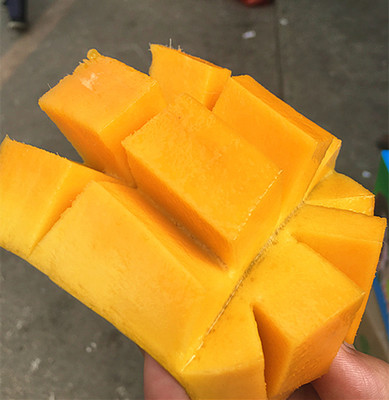 青皮初绽，热带风情——品味越南进口斤装芒果的鲜甜魅力